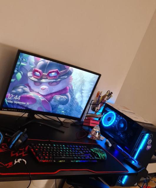 PC Gamer avec bureau, Avec moniteur, Enlèvement, Utilisé, Gaming