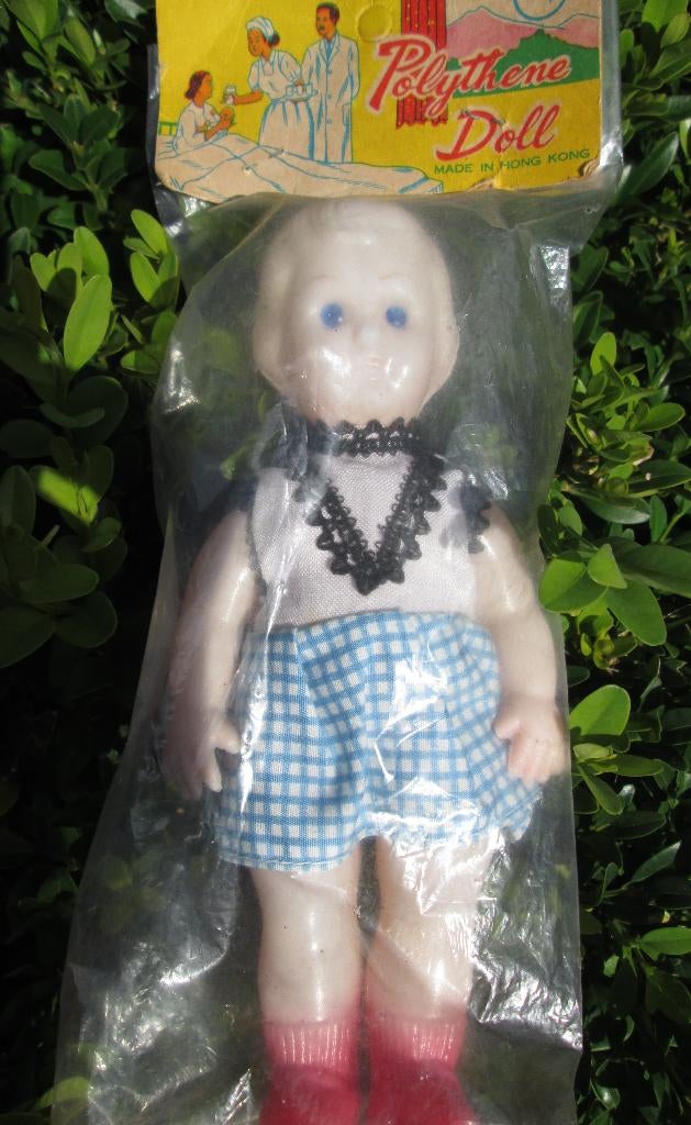 Poupée d'un étal forain des années 50, Enlèvement ou Envoi