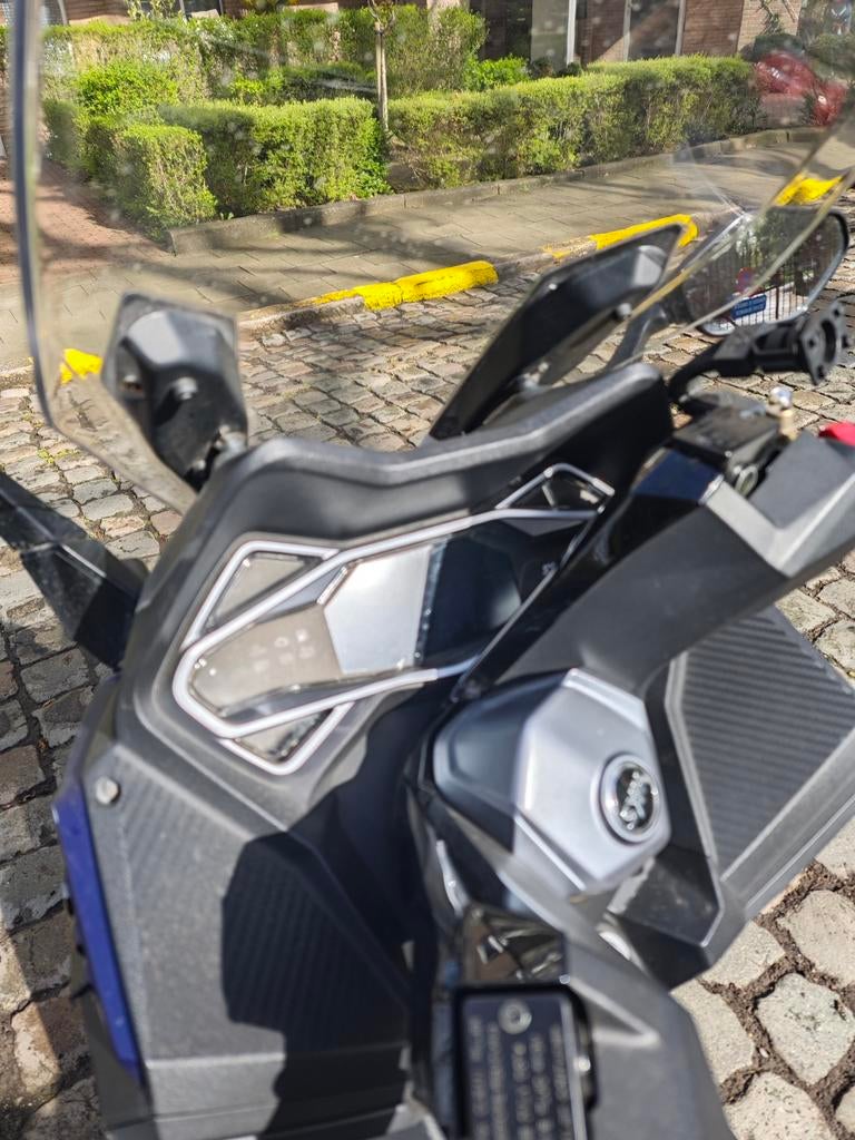 Motorscooter cruisym 125cc. Blauwe kleur. Met afdekzeil., Motoren, Particulier