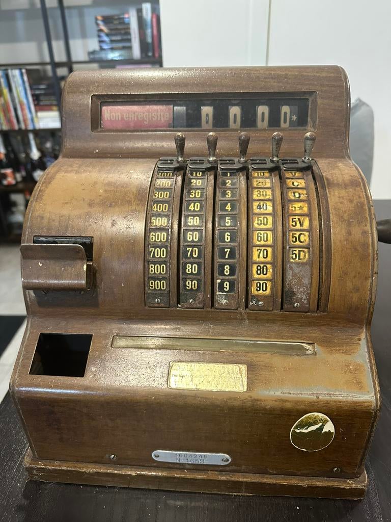 Caisse enregistreuse mécanique en bois, début 20e siècle., Enlèvement