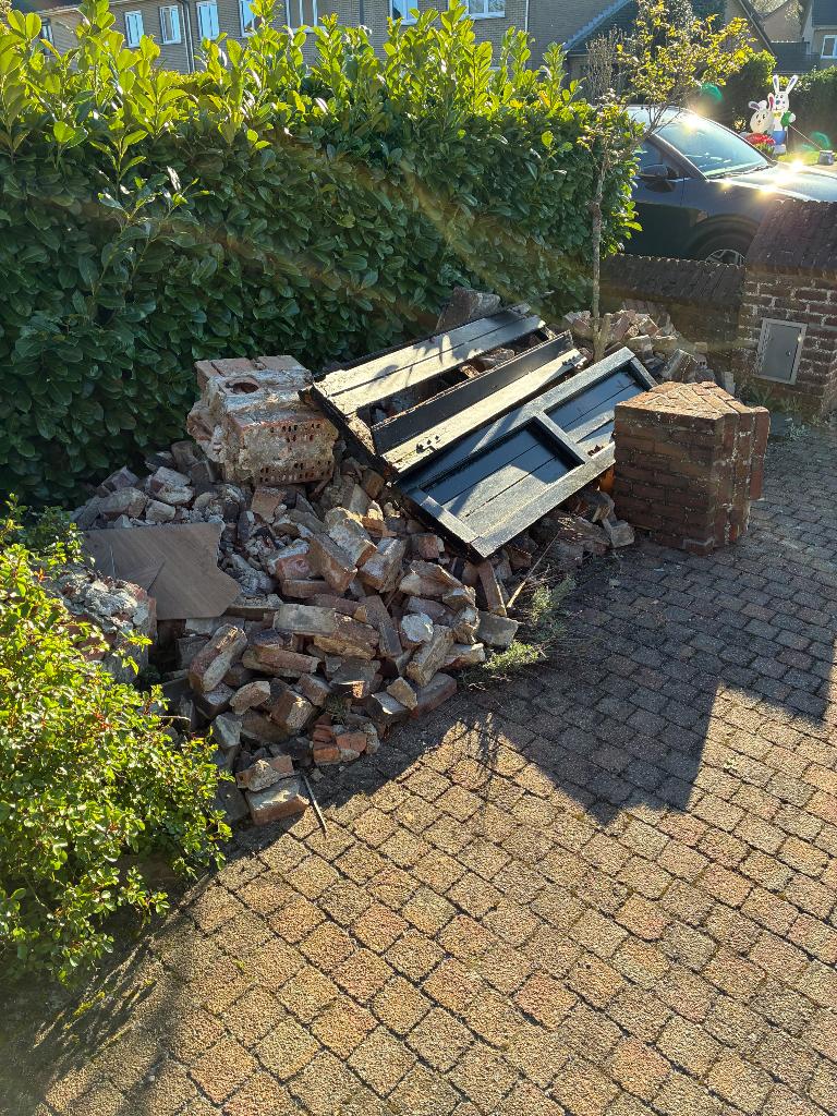 Steenpuin gratis, Enlèvement