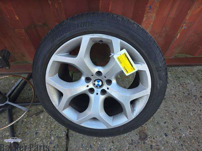 Jante + pneumatique d'un BMW X5, Autos : Pièces & Accessoires, Pneus & Jantes, -, Véhicule de tourisme, -, 3 mois de garantie