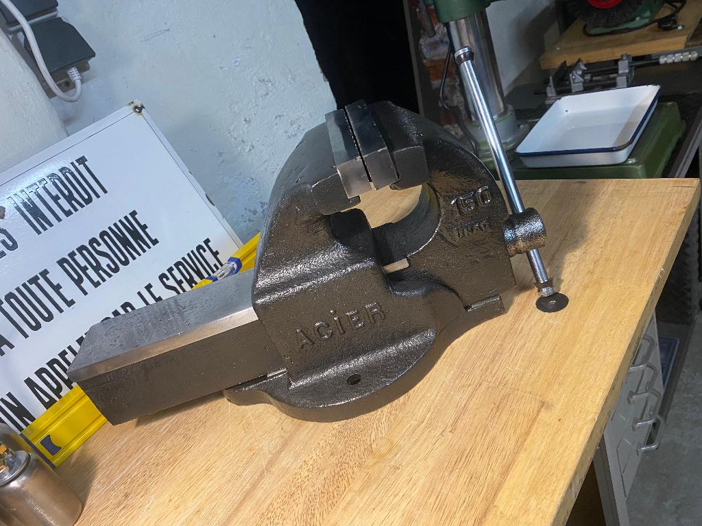 Etau UNAC 150. (Rare)., Enlèvement, Comme neuf, Étau