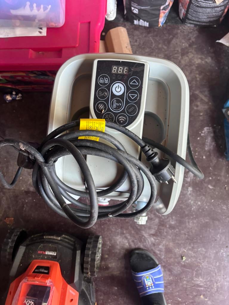 Pomp voor opblaasbare jacuzzi (gereserveerd), Enlèvement, Utilisé, Pompe, Gonflable