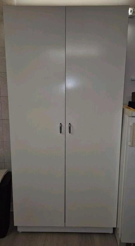 Grote en stevige kast gratis af te halen, Ophalen