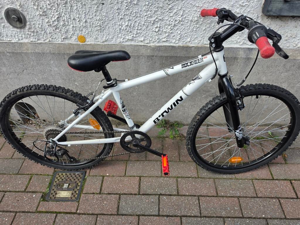 VTT Rockrider 300 Btwin Decathlon – Blanc/rouge – Bon état, Vélos & Vélomoteurs, Enlèvement