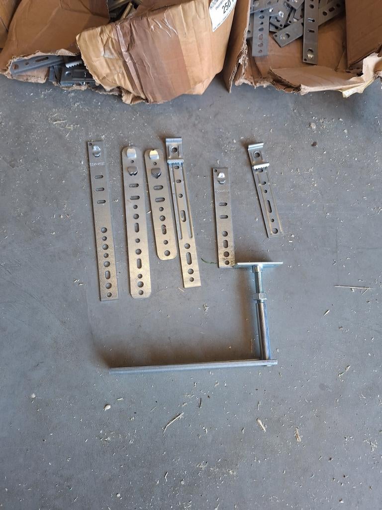 Bevestigingsmateriaal ramen., Ophalen