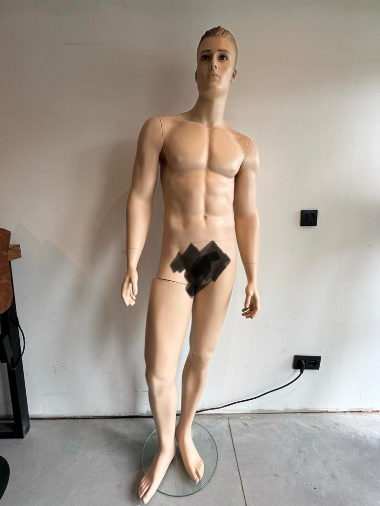 2 paspoppen/etalagepoppen, Ophalen