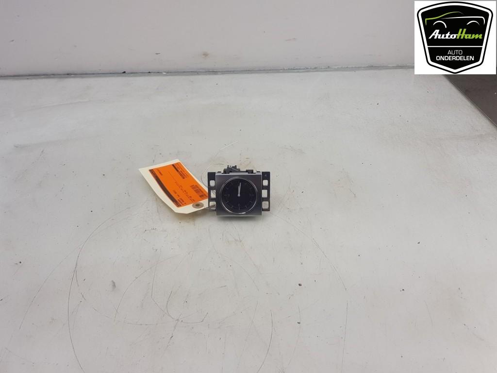 HORLOGE Volkswagen Passat Variant (365) (|3AA919204A|), Utilisé, Volkswagen