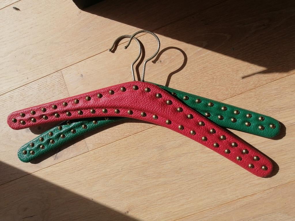 2 mooie vintage kleerhangers, Ophalen