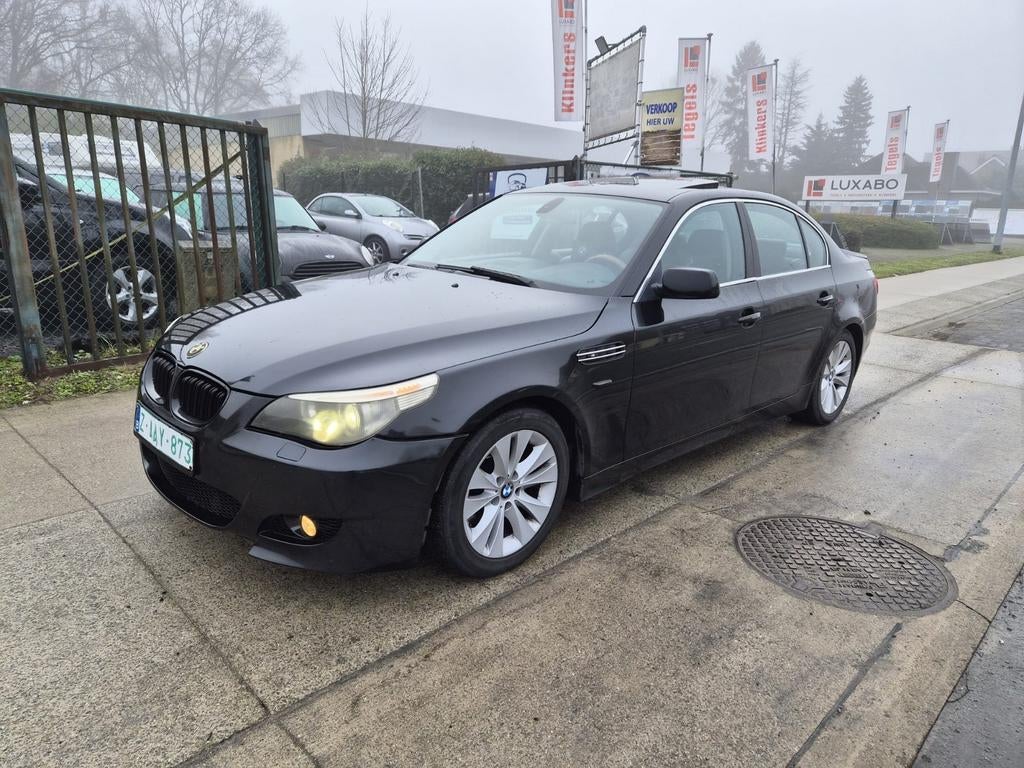 BMW 520i , Benzine - Automaat, Auto's, BMW, Automaat, Zwart, Navigatiesysteem, Zwart