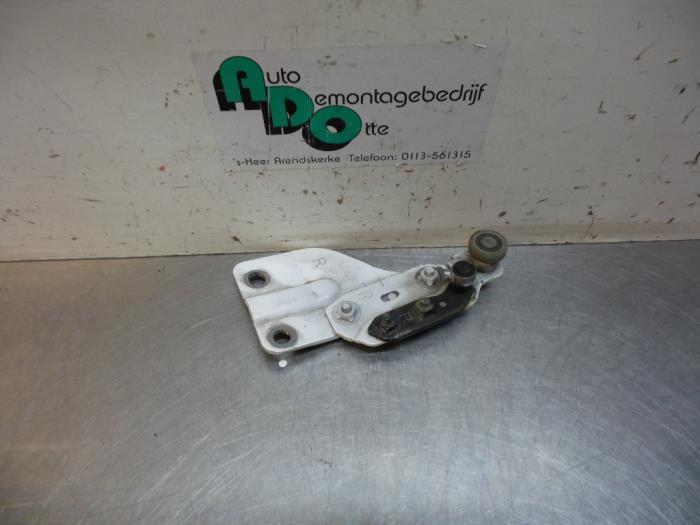 Roulette porte coulissante droite d'un Nissan NV200 (QM1), -, Utilisé, -, Nissan