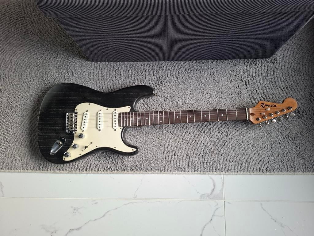 Stratocaster luthier, Musique & Instruments, Instruments à corde | Guitares | Électriques, Enlèvement