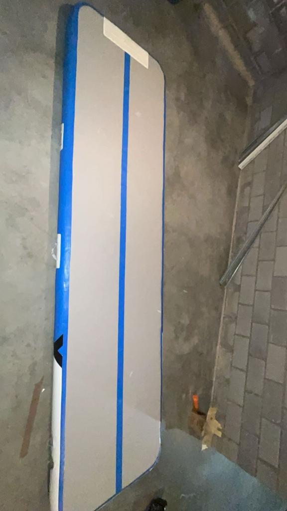 Airtrack: lengte 4m breedte 1m, Sport en Fitness, Ophalen, Zo goed als nieuw, Materiaal