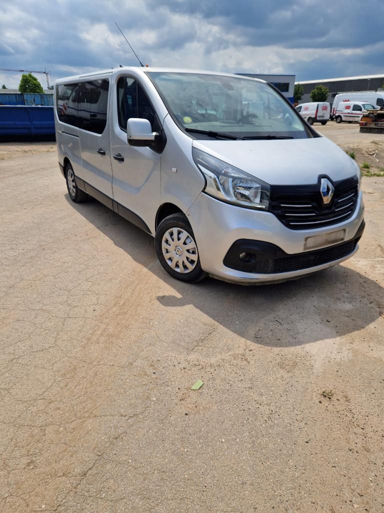 Renault trafic 9 personen, Auto's, Voorwielaandrijving, Euro 5, 1600 cc, 9 zetels