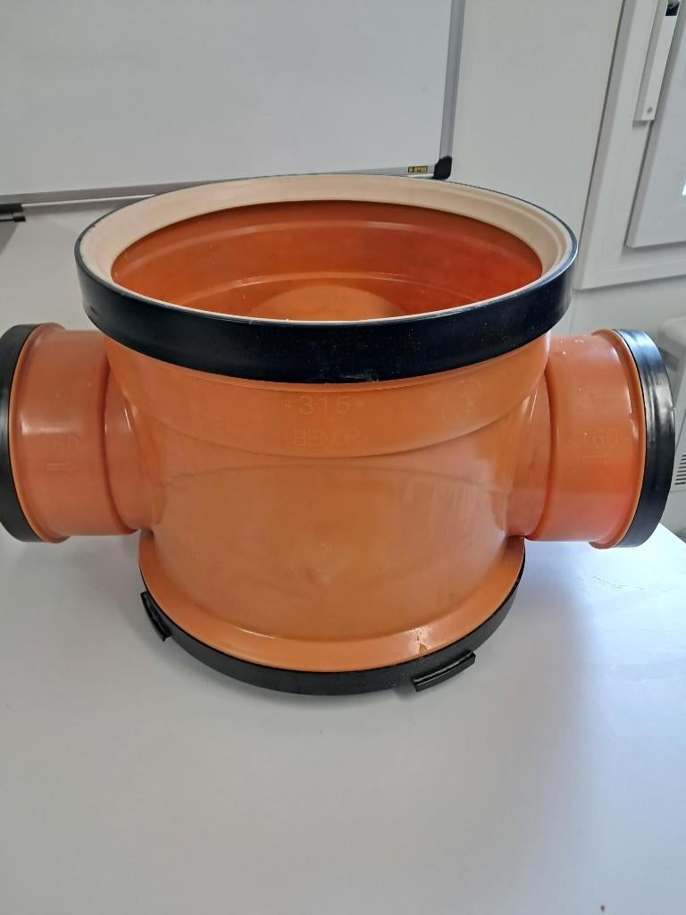 PP HUISAANSLUITPUT RDBRUIN/GRIJS Ø315 2X160 BENOR H36CM, Doe-het-zelf en Bouw, Buizen en Afvoer, Nieuw, PVC, Ophalen