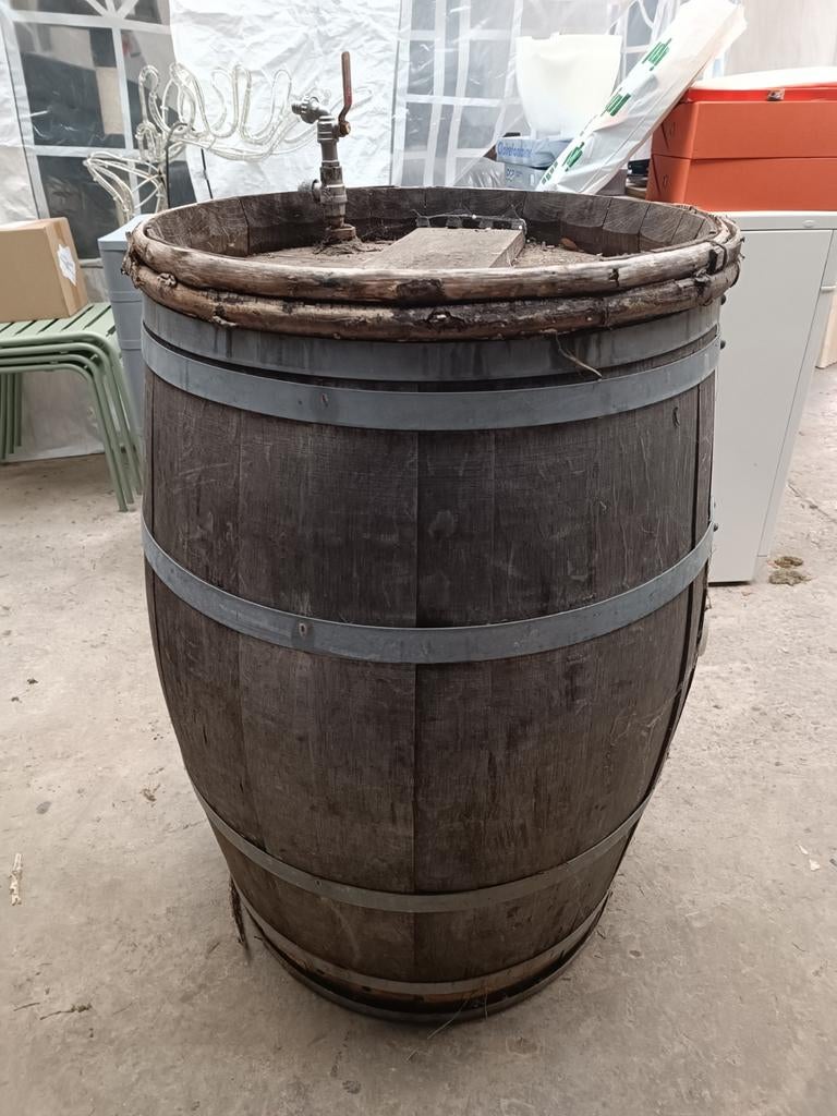 Tonneau en chêne avec robinet, Enlèvement, Avec robinet