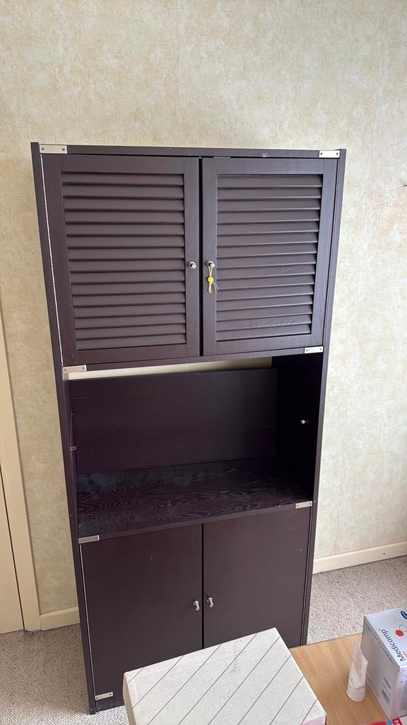 Kast met 4 deurtjes en legplank, Huis en Inrichting, Kasten | Roldeurkasten en Archiefkasten, Ophalen, Gebruikt, Meerdere deuren