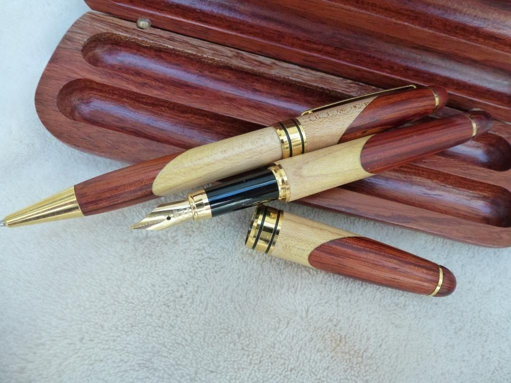 vieux stylo à bille et stylo plume avec support et boîte, Neuf, Autres marques, Enlèvement ou Envoi, Avec boîte