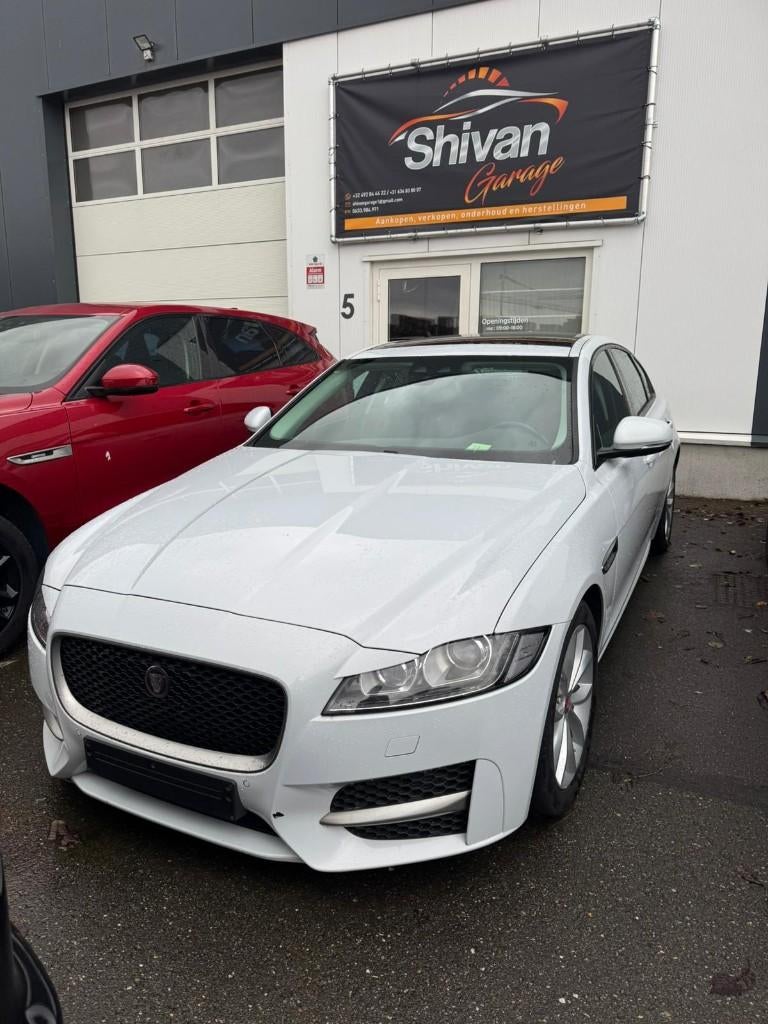 2017 Jaguar xf | lees beschrijving! |, Auto's, Jaguar, Automaat, Zwart, 4 cilinders, Wit