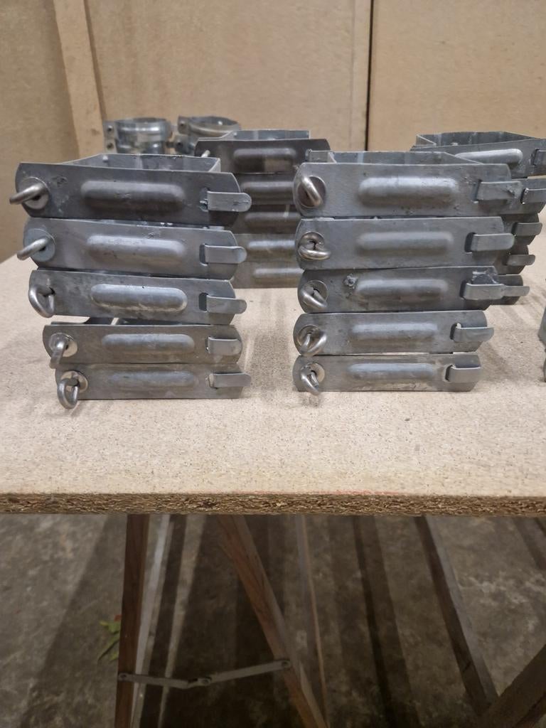 Colliers pour descente pluviale, Enlèvement, Neuf, Zinc