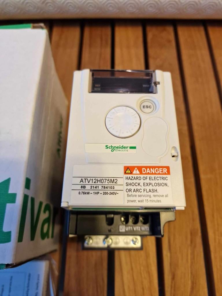 Schneider ATV12 frequentieregelaar 0,75kW nieuw, Ophalen of Verzenden, Nieuw