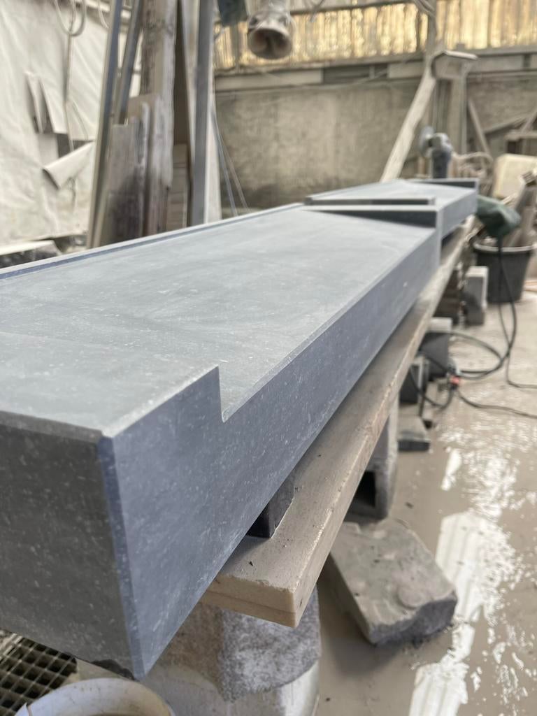 Massieve dorpels op maat in Belgische blauwe hardsteen, Enlèvement ou Envoi, Comme neuf