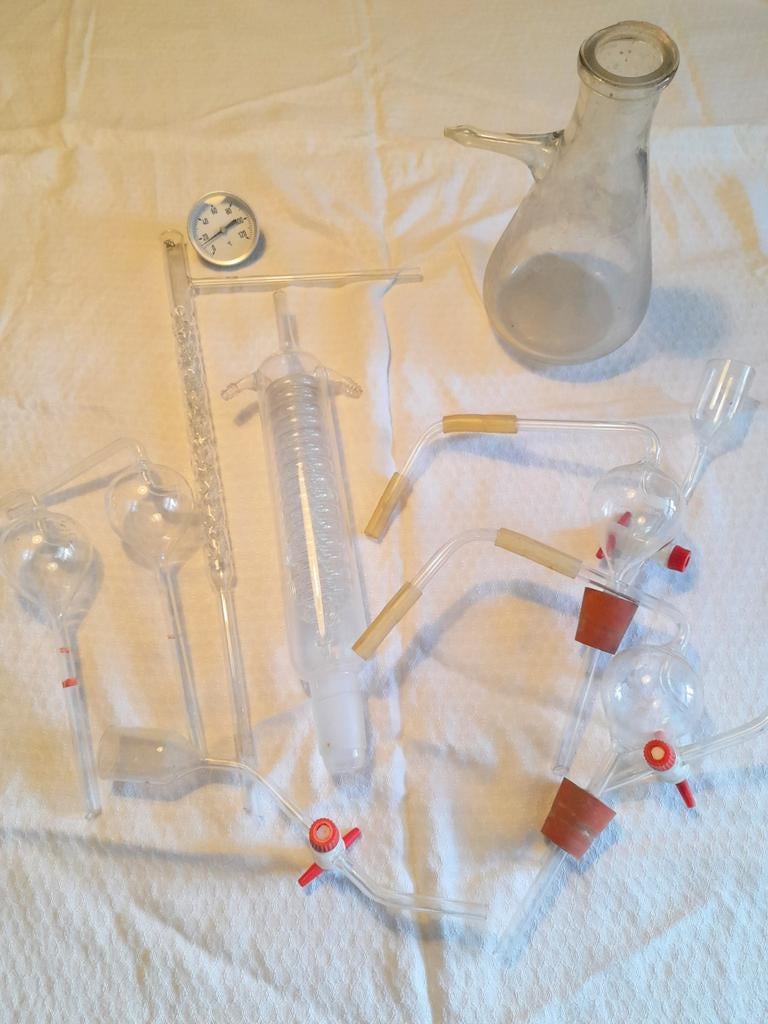 Vintage lot glazen labomateriaal oa dimrothkoeler, jena VEL, Ophalen