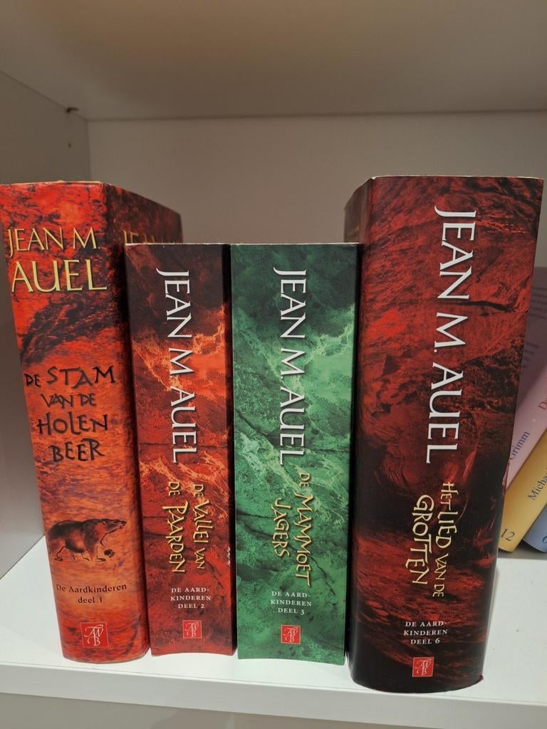 De Stam van de Holenbeer - boeken 1, 2, 3 en 6, Ophalen