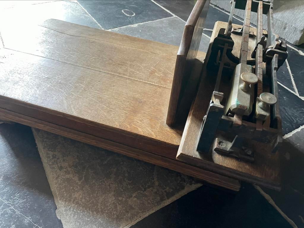 Balance en bois antique, Enlèvement