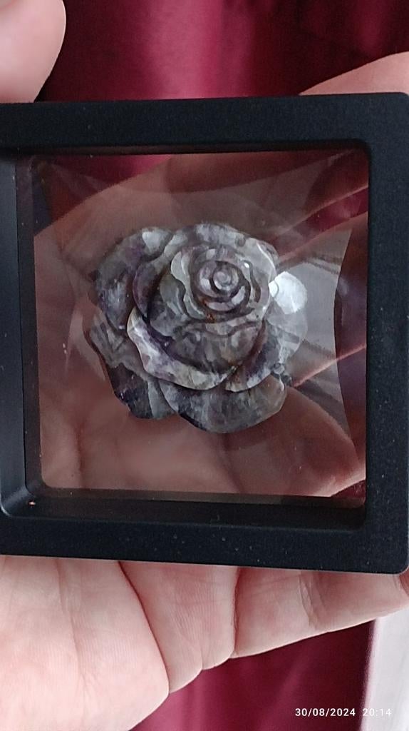 Prachtige roos gesneden uit natuurlijke amethist, Handtassen en Accessoires, Edelstenen, Ophalen of Verzenden, Nieuw