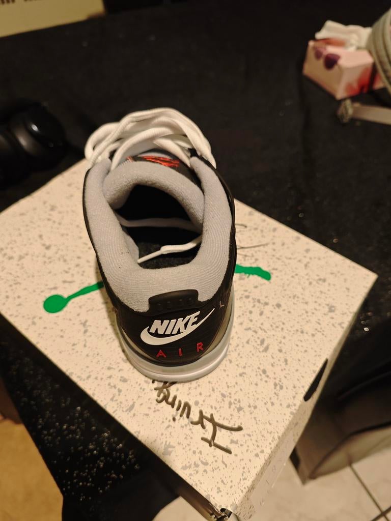 Ik verkoop gloednieuwe Jordan 4 rm  in de originele doos., Ophalen of Verzenden, Zo goed als nieuw