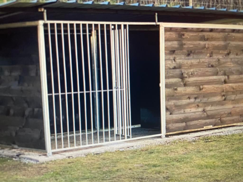 Chenil chien woodpro 2mx4m neuf, Animaux & Accessoires, Maisons pour chiens, Enlèvement, Comme neuf, Chenil chien