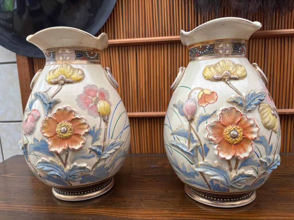 Deux vases japonais période meiji, Ophalen