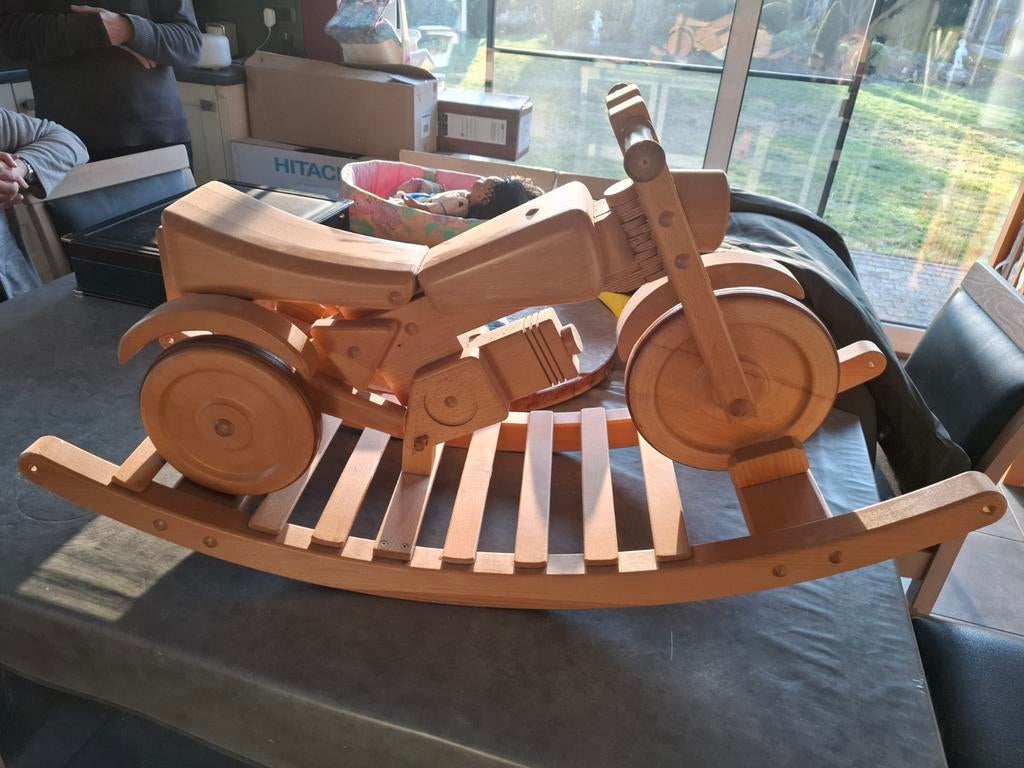 Houten schommelpaard / loopfiets, Ophalen