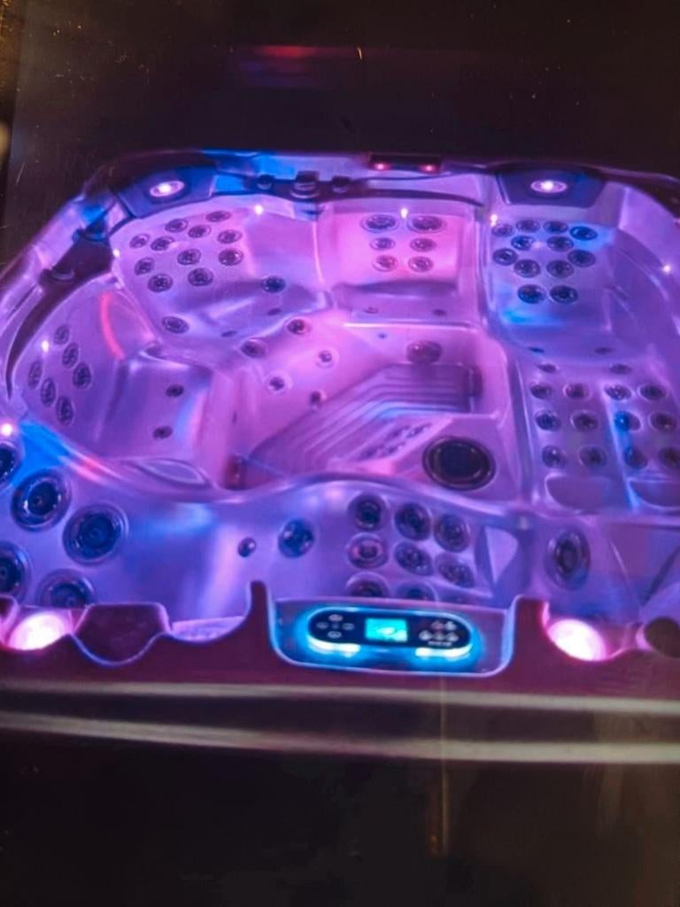 Jacuzzi nieuw was 20.000 nu 5000, Jardin & Terrasse, Accessoires de piscine, Enlèvement ou Envoi