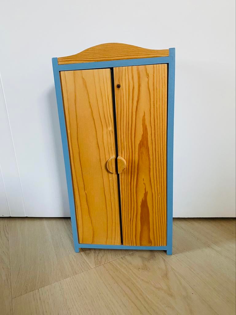 Houten kledingkast voor poppenkleding, Ophalen of Verzenden, Zo goed als nieuw