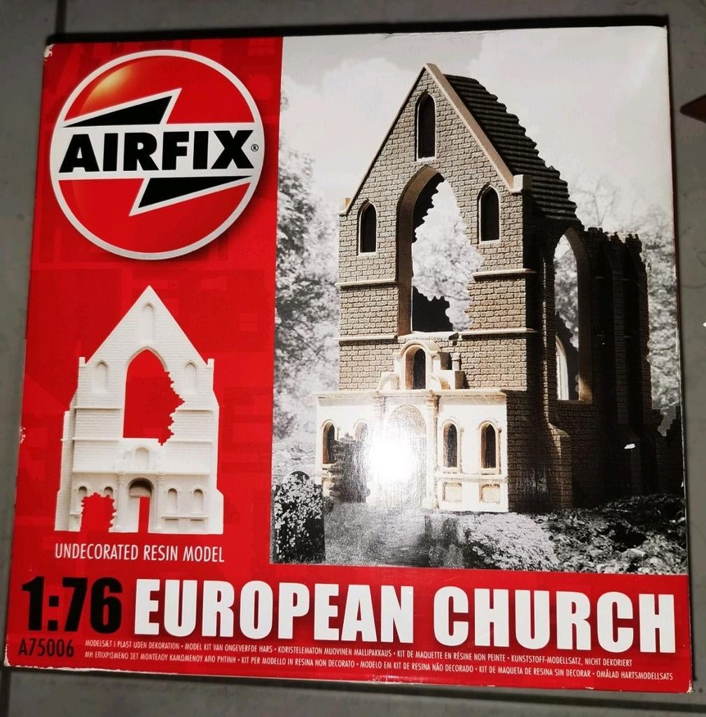 Église européenne endommagée par la bataille en résine Airfi, Hobby & Loisirs créatifs, Enlèvement ou Envoi, Neuf, Plus grand que 1:35