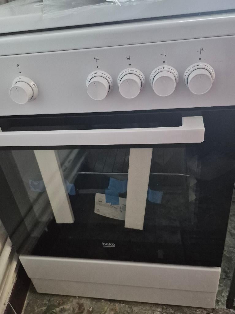 Cuisinière électrique Beko neuve, Enlèvement, Neuf, Autoportant, Four avec gril