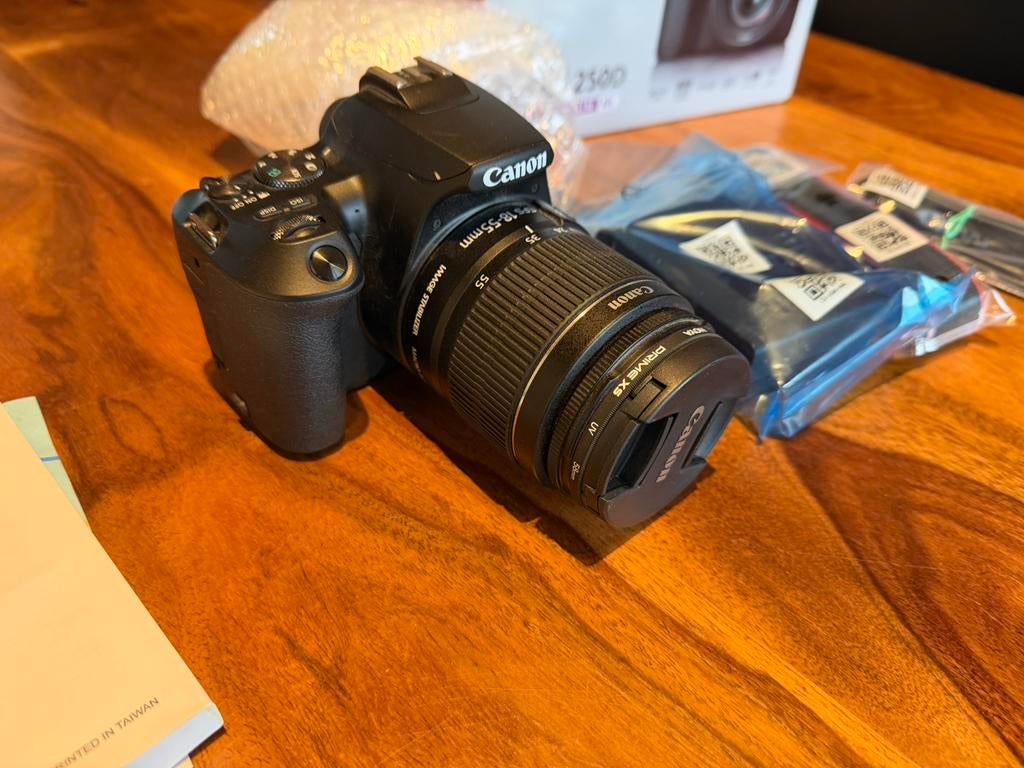 Canon Eos250D - EF-S 18-55 IS STM Kit (10 stuks beschikbaar), Ophalen of Verzenden, Zo goed als nieuw, Canon