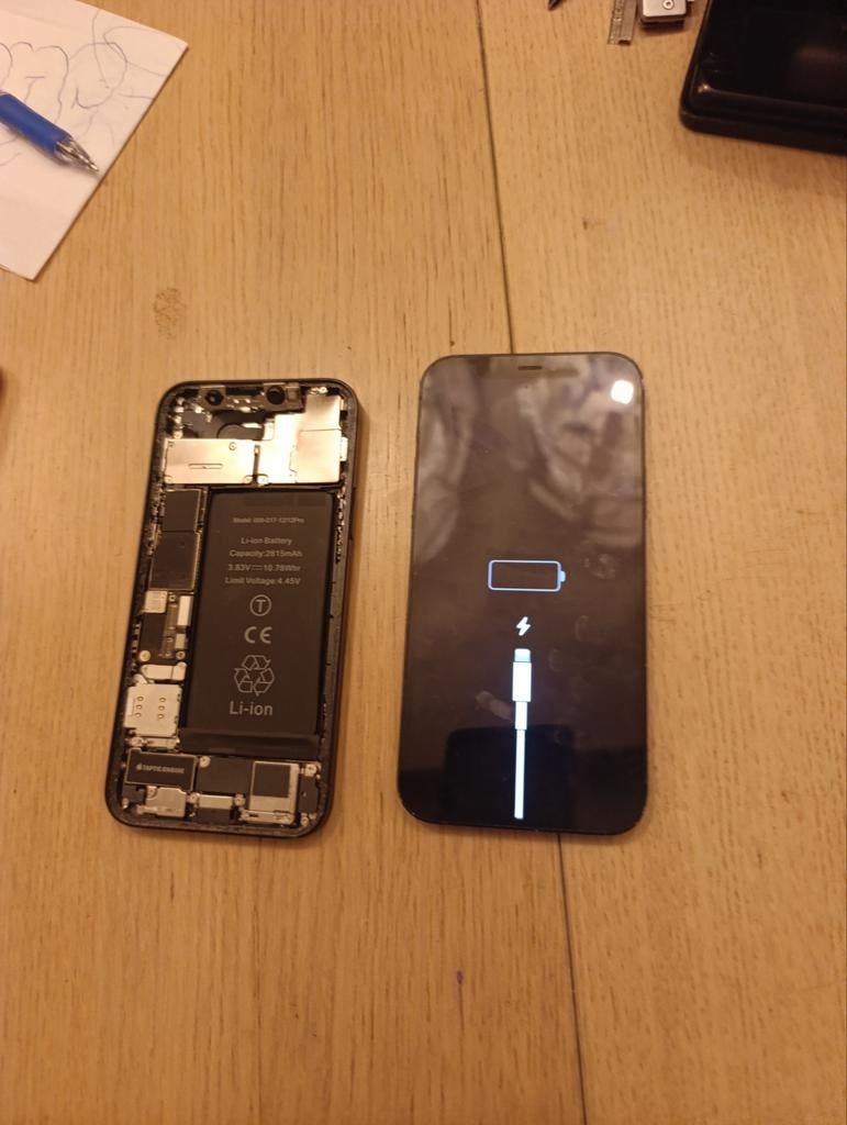 2 iphone 12 pour pièces, (pièces d'origine), Telecommunicatie, Mobiele telefoons | Apple iPhone, Ophalen of Verzenden, IPhone 12