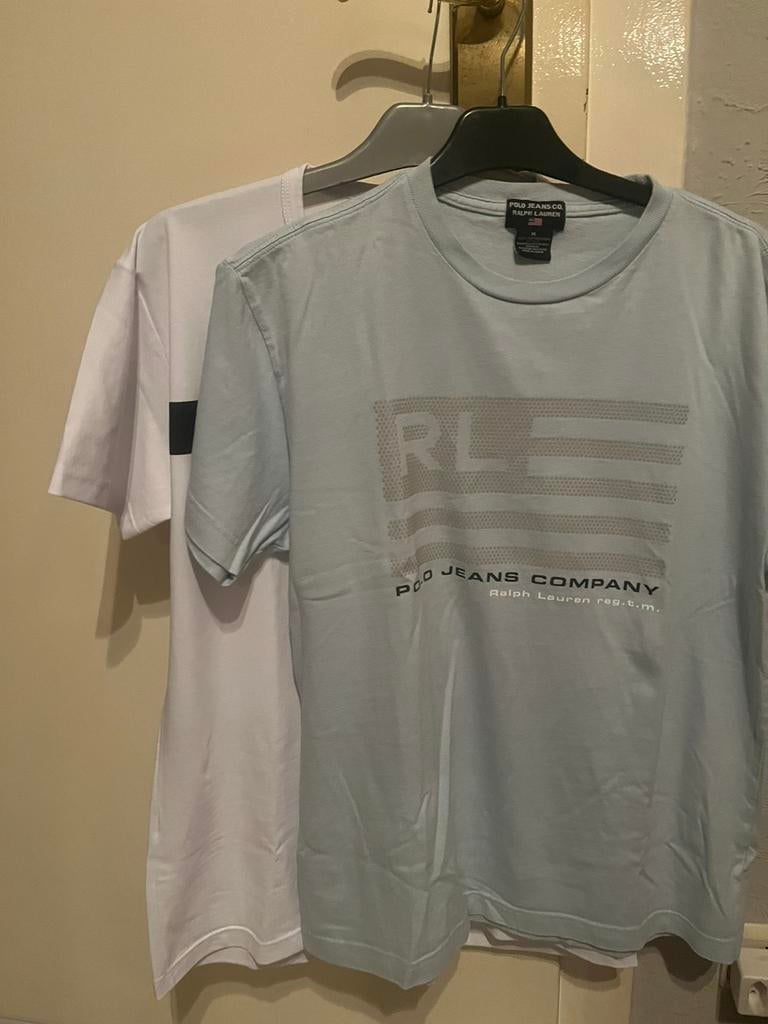 Lot de deux T-shirts Homme. Taille M, Comme neuf