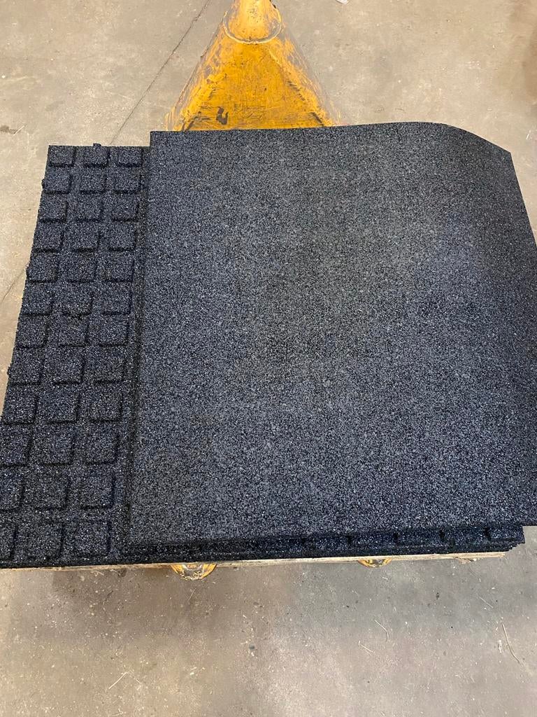 Echte rubber staltegels van granuflex 1 bij 1 meter