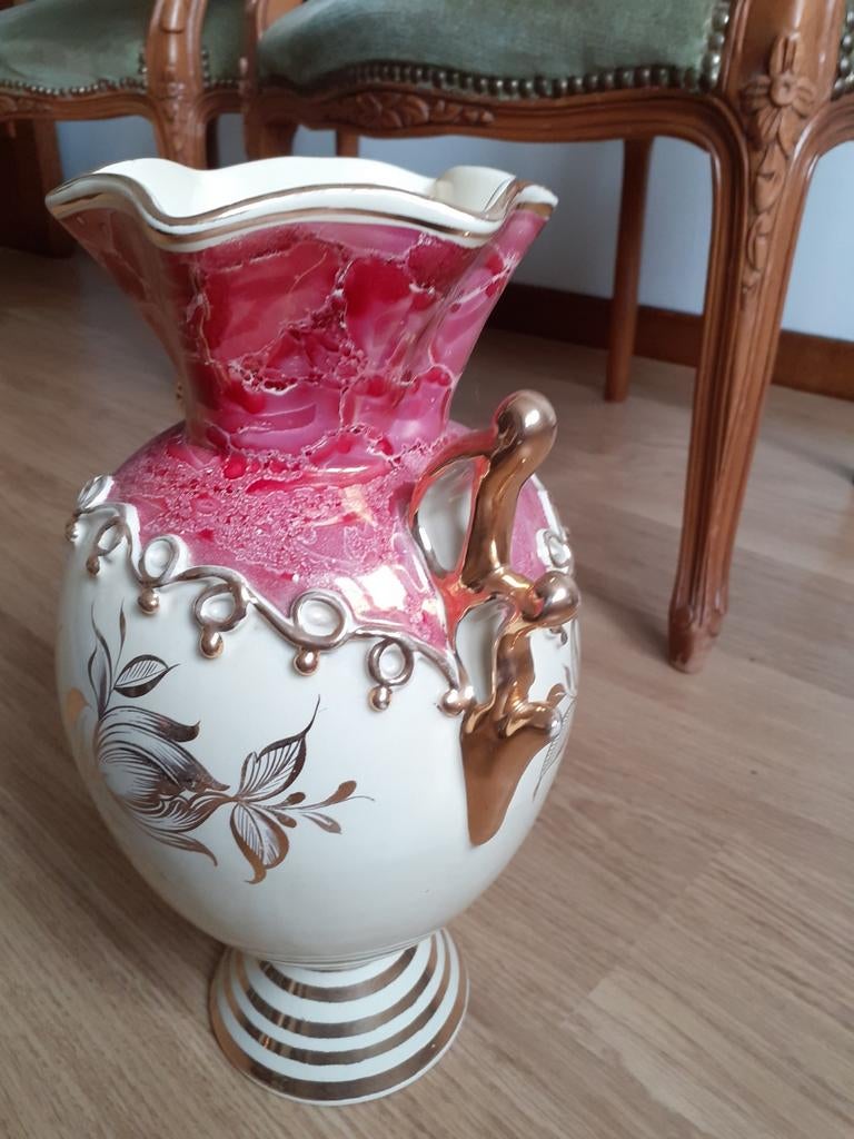 Vase, Enlèvement