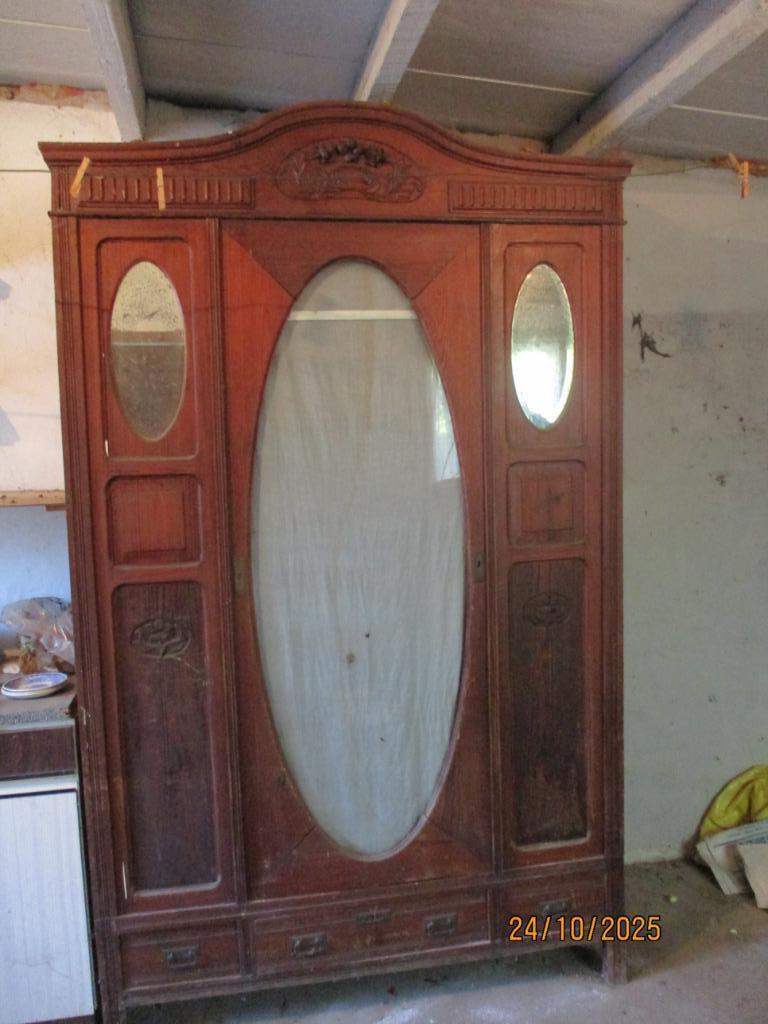 Antieke hoge Kleerkast ., Antiek en Kunst, Antiek | Meubels | Kasten, Ophalen