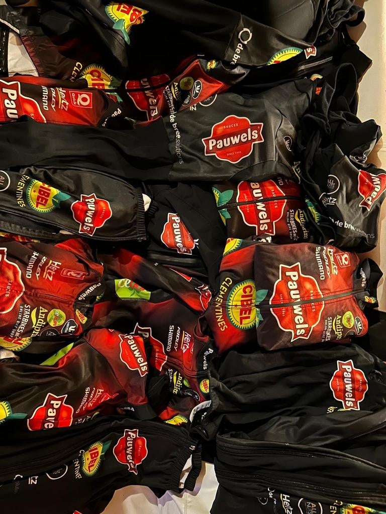 Nieuwe koerskledij xs + nieuwe lazer helm, Ophalen of Verzenden