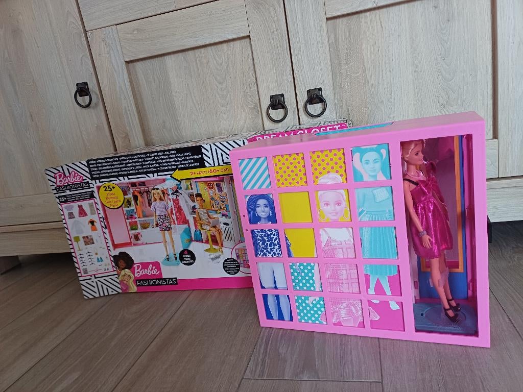 Barbie Fashionistas Dream Closet, als nieuw, met doos, Kinderen en Baby's, Speelgoed | Poppen, Zo goed als nieuw, Barbie, Ophalen of Verzenden