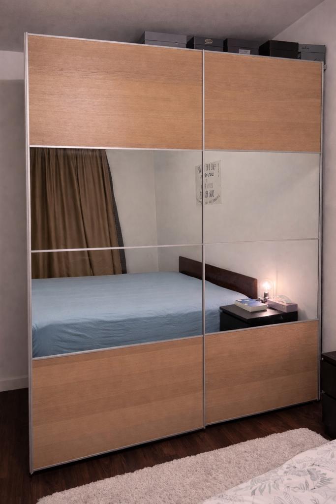 Armoire IKEA PAX à portes coulissantes en placage de chêne, Maison & Meubles, Armoires | Penderies & Garde-robes, Comme neuf, 200 cm ou plus