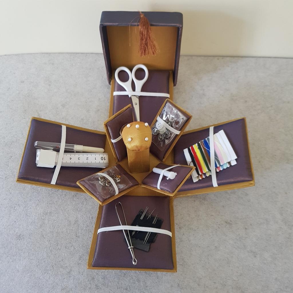 Naaidoos, naai-etui, in Victoriaanse stijl, opklapbaar, Enlèvement ou Envoi