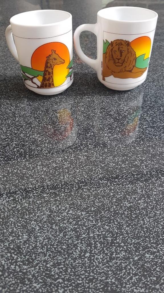 2 mugs animaux vintage édités par Dixan Persil., Neuf, Enlèvement ou Envoi, Autres types, Autres matériaux